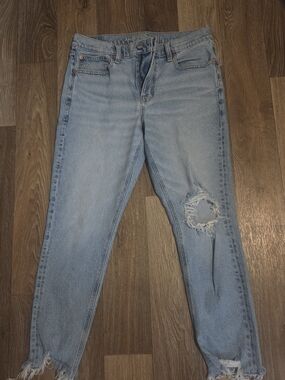American Eagle Outfitters Light Wash Distressed Boyfriend Jeans